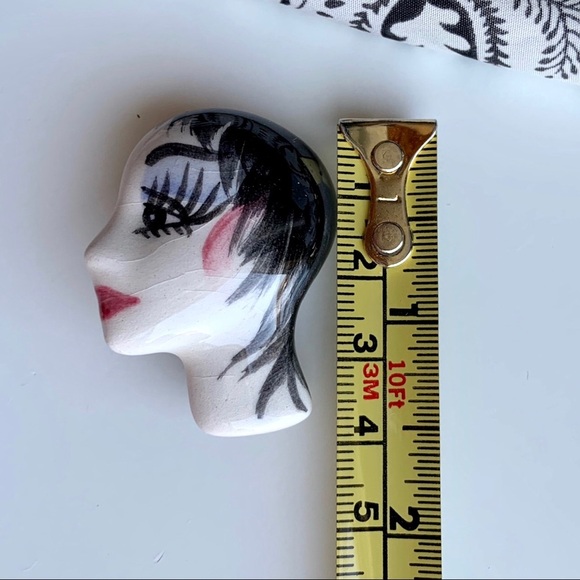 🛍Bundle sale! Painted ceramic lady head brooch - Picture 3 of 5